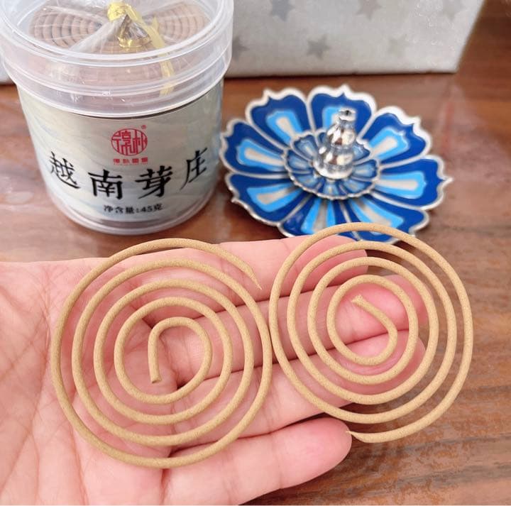 天然5星ベトナム芽庄沈香盤香1盒と線香立て 線香皿セット（番号A2243）