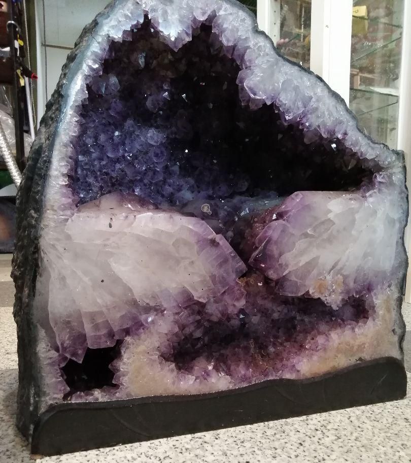 【特大!!!】アメジストドーム　66kg