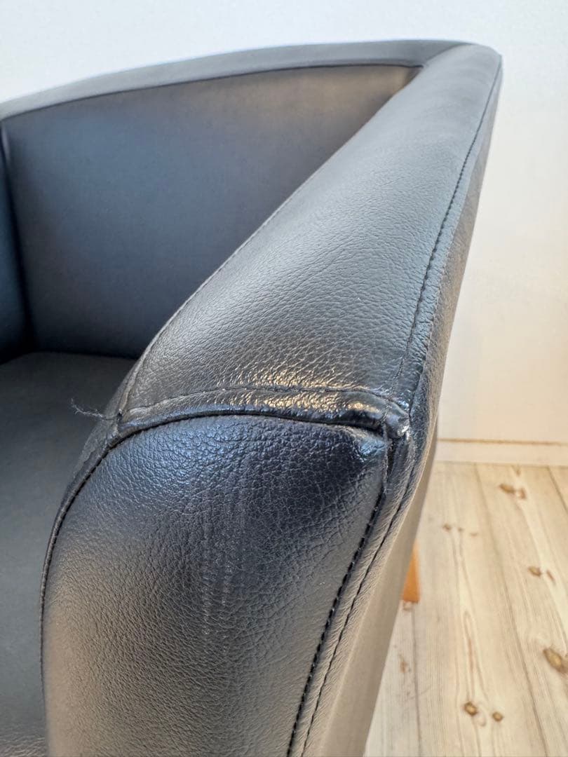 レザー調 1人掛けソファ ブラック 木製脚①