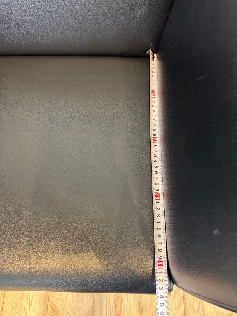 レザー調 1人掛けソファ ブラック 木製脚①