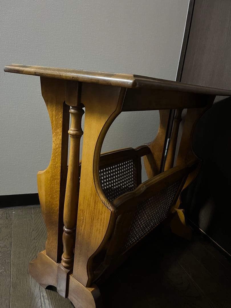 カリモクマガジンラック付きサイドテーブル