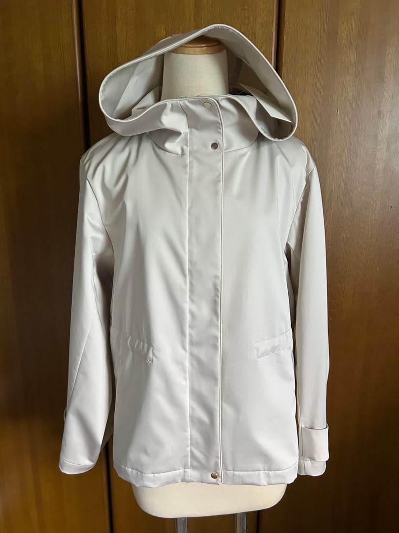 新品　タグ付　アマカ　リモンタサテンショートコート　スプリングコート　Mサイズ