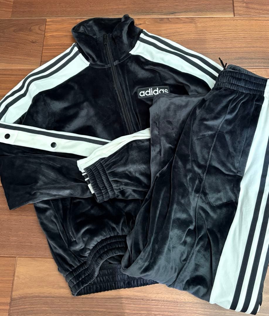 adidas ベロアセットアップ　Lサイズ