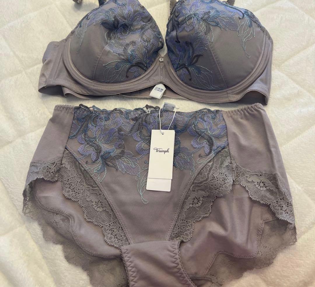 グレー上下　追加　定価10670円　トリンプ　ブルー　D80 ブラジャー