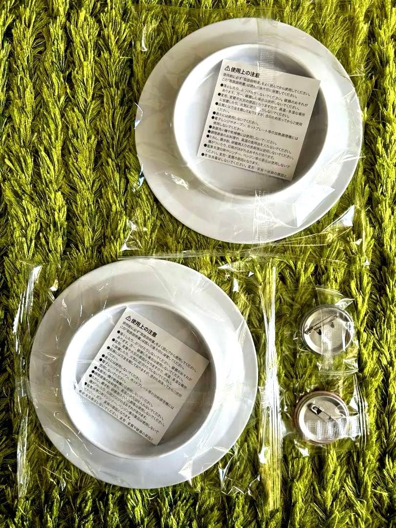 ちいかわ　ハチワレ　寿司皿　缶バッチ　ラッコ　くら寿司