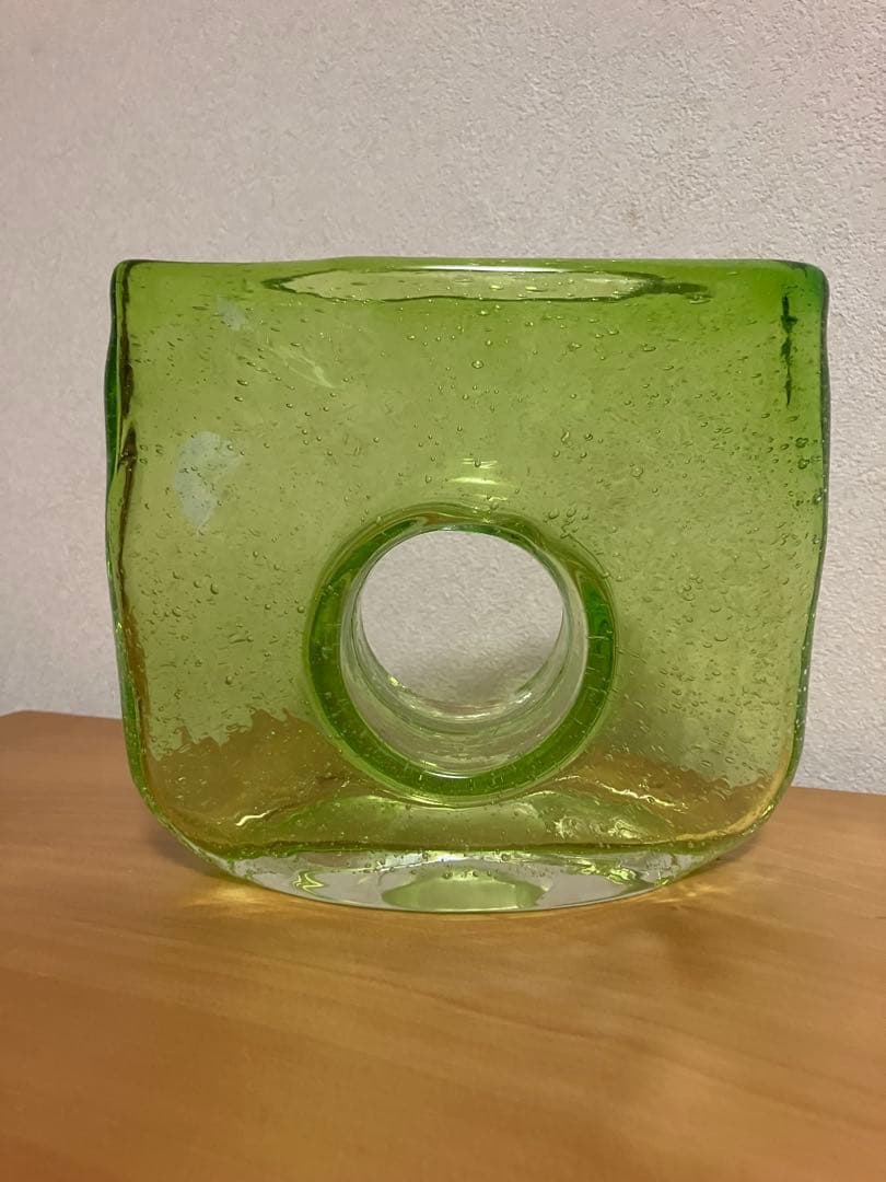 グリーンアートガラスドーナツホール花瓶、ヴィンテージ手吹きガラスバッグ花瓶