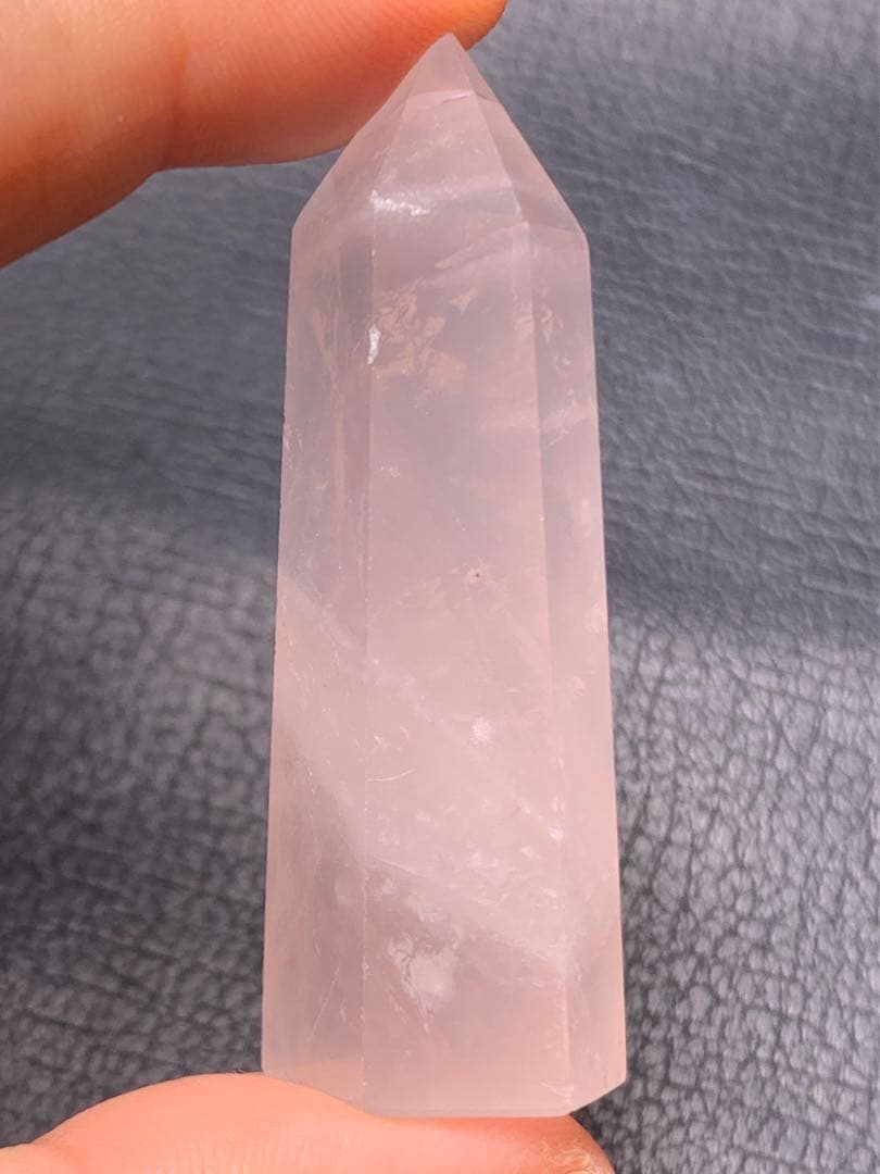 071836  天然石ローズクォーツ六角柱✨虹入り