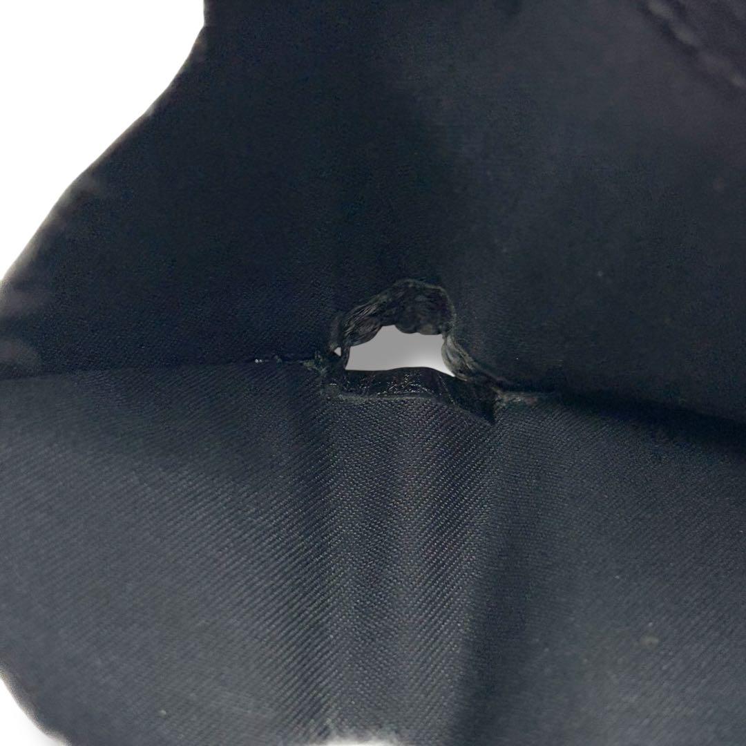 FENDI フェンディ セレリア 二つ折り財布 SELLERIA ステッチ 黒