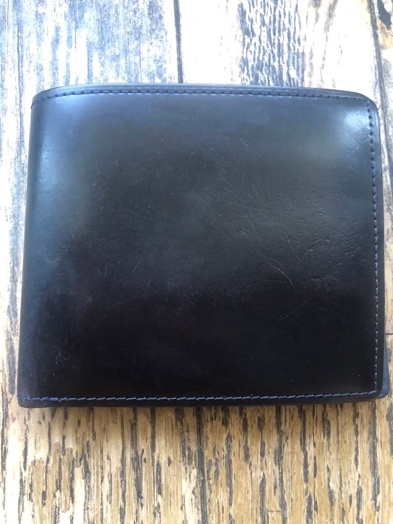 キプリス　ネイビーレザー二つ折り財布
