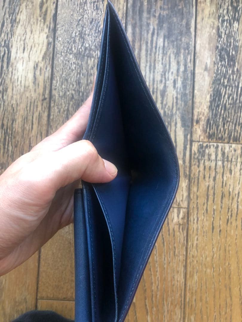 キプリス　ネイビーレザー二つ折り財布