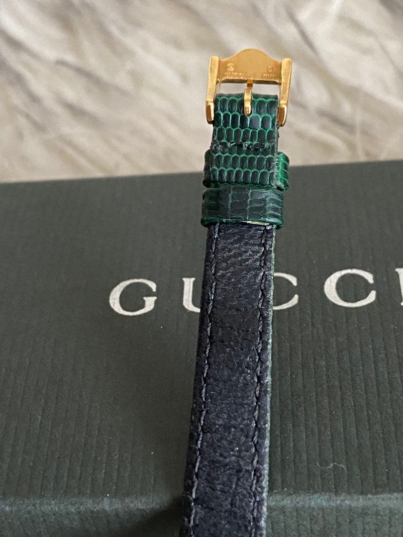 GUCCI グリーンレザー アナログ腕時計