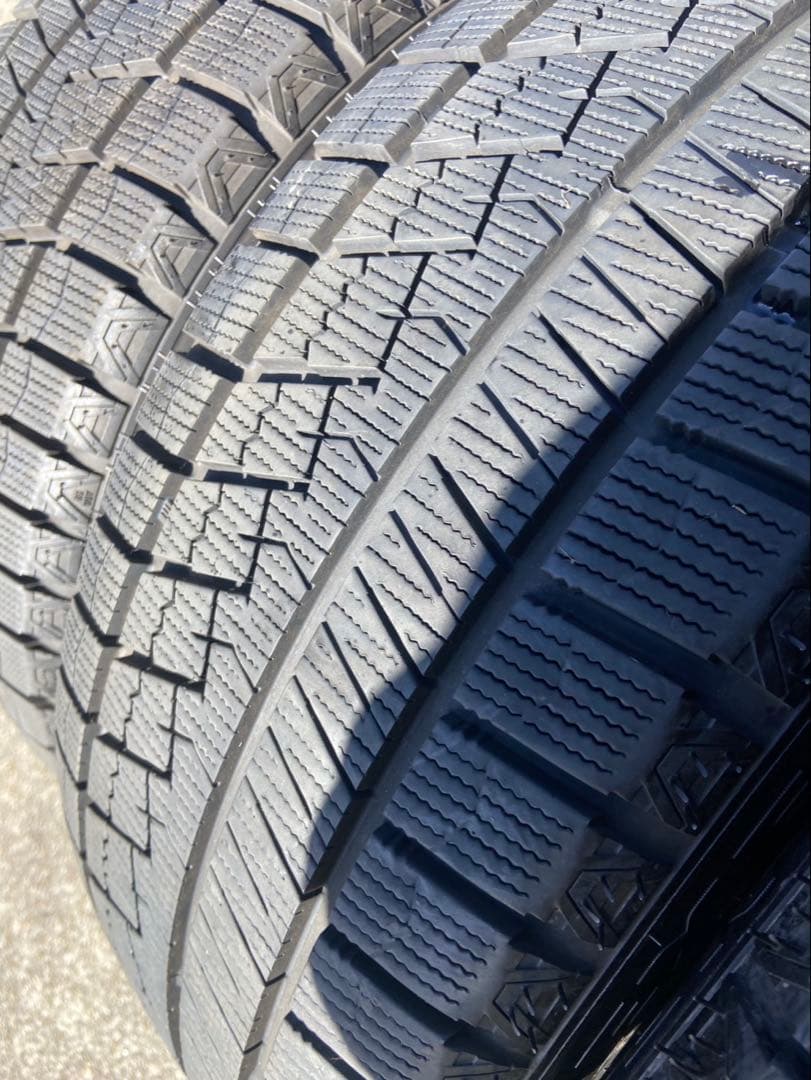 車　スタッドレスタイヤ　NEXEN 2023年製　バリ山‼️