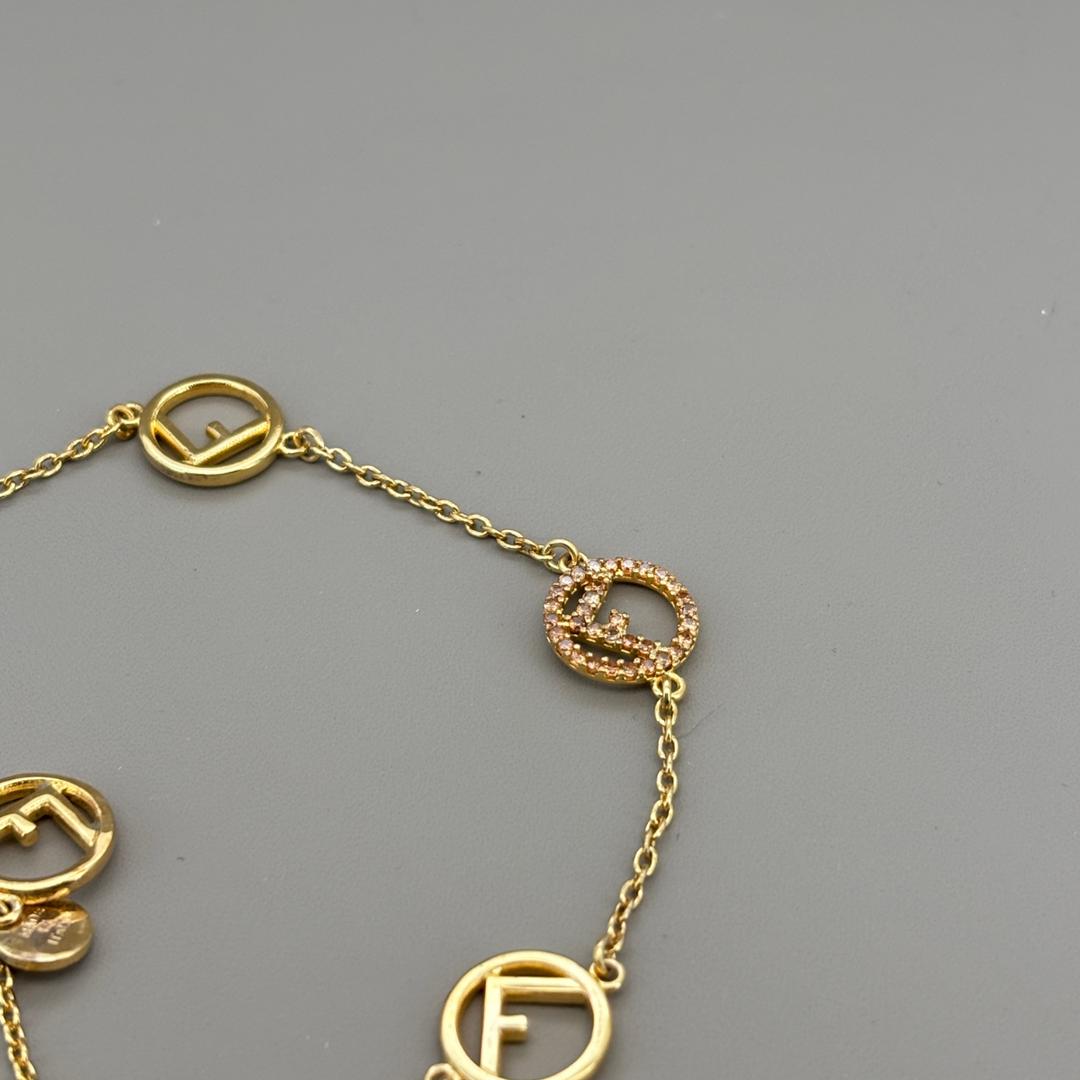 美品 FENDI ブレスレット エフイズ ゴールド ラインストーン