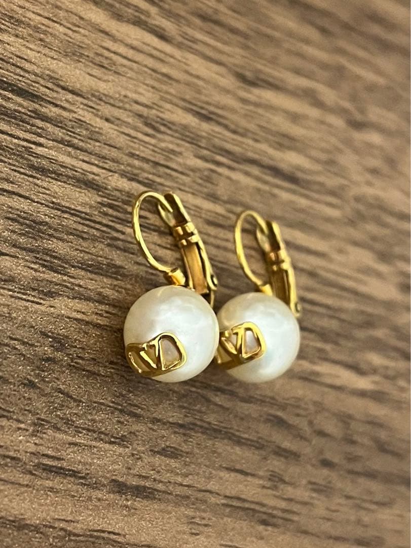 バレンティノ　パールピアス