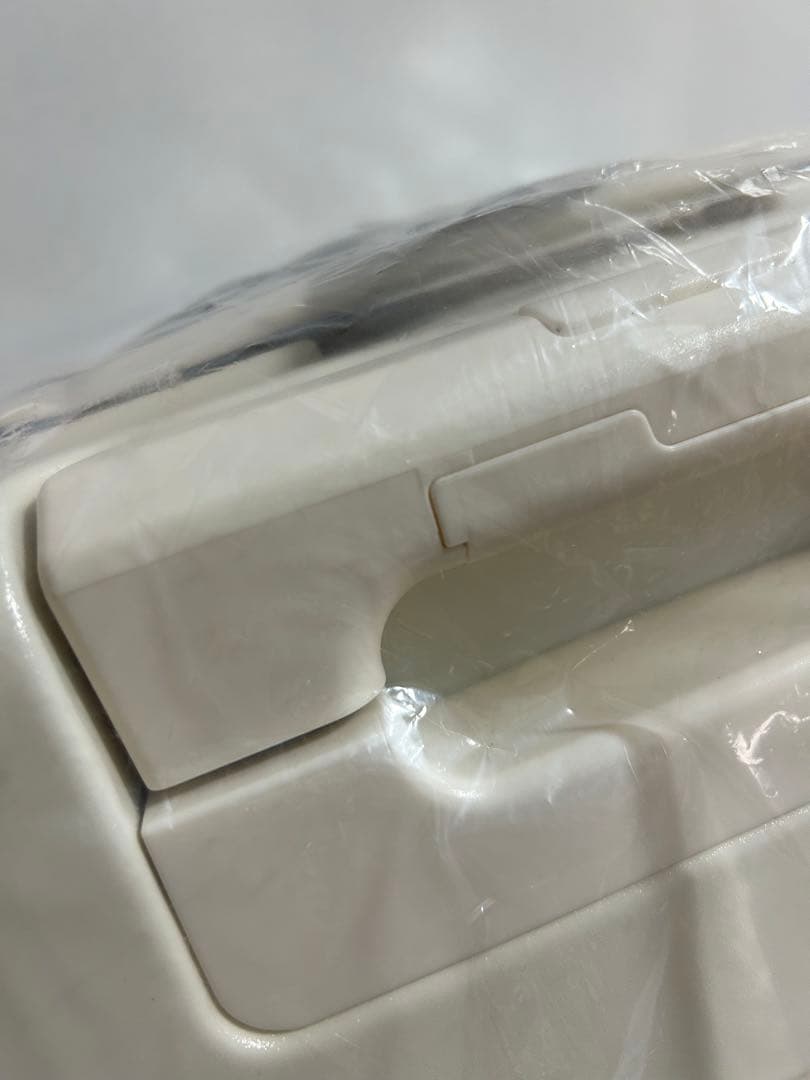 ディズニーストア　ミッキー　スーツケース　アイボリー