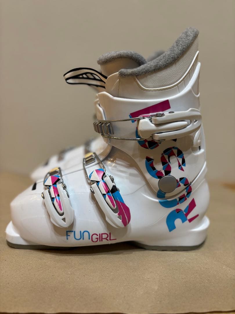 110cm ガールズジュニアスキー4点セット板、ビンディング、ブーツ、ストック付