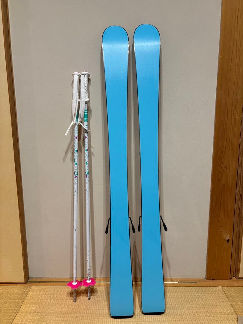 110cm ガールズジュニアスキー4点セット板、ビンディング、ブーツ、ストック付