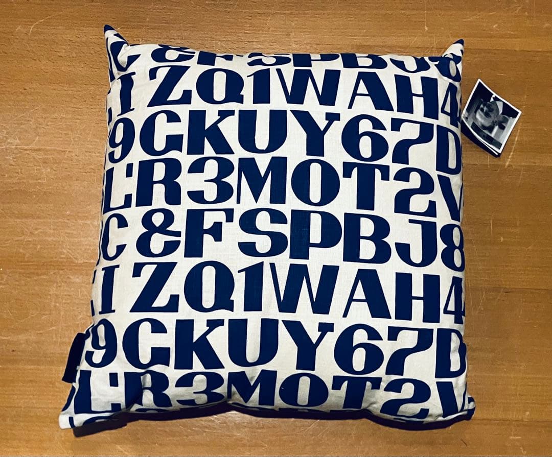 アレキサンダージラード　クッション（ピロー） アルファベット