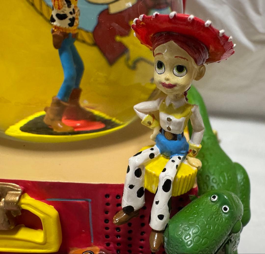 ディズニーストア トイストーリー2 オルゴール付きスノーグローブ