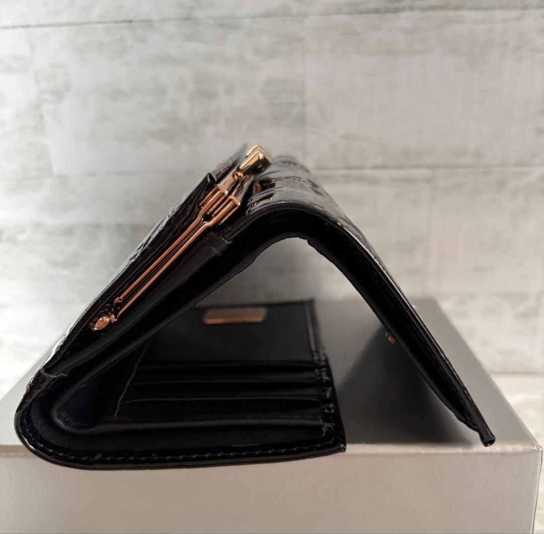 vivian westwood大人可愛いブラックエナメル型押しオーブ三つ折　財布