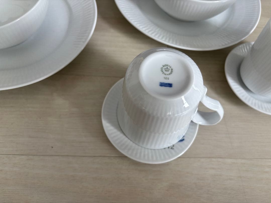 ロイヤルコペンハーゲン　ホワイトフルテッド x シグネチャー　ペア　セット