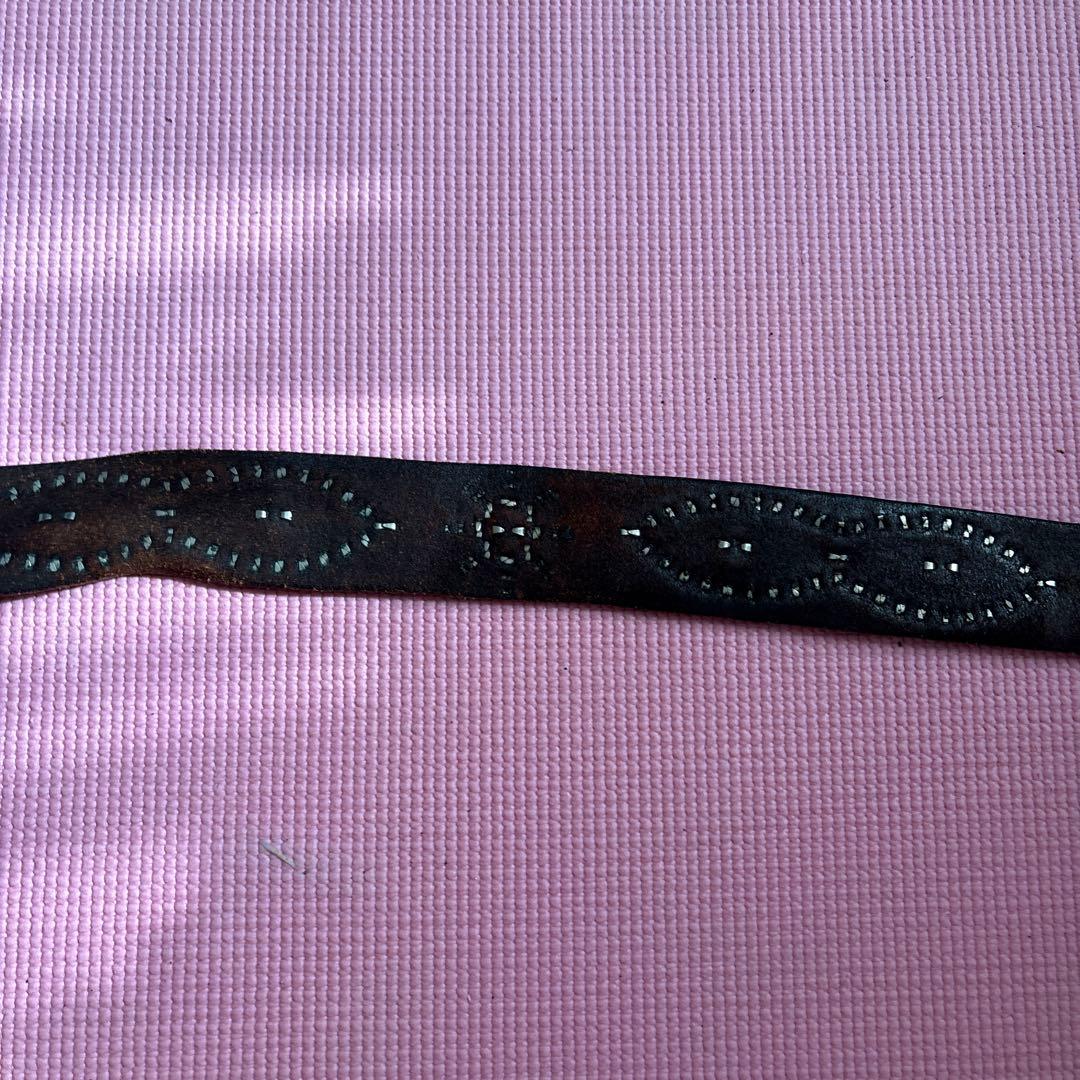 HTC スタッズ装飾の黒レザーベルト