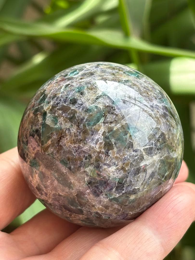 レアストーン　アイオライト&エメラルド&トルマリンの共生　5.5cm スフィア