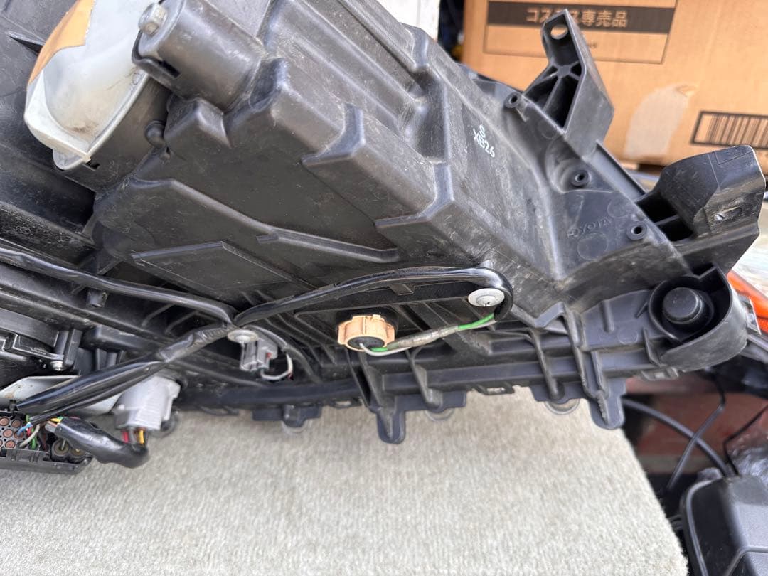 トヨタ　クラウン　GRS200 ヘッドライト 左右　セット　一台分