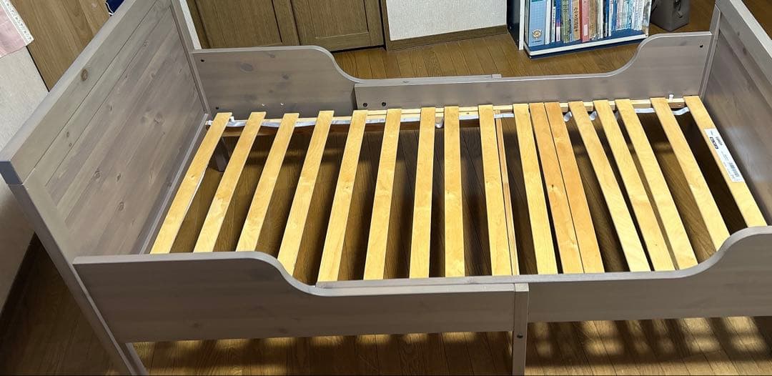 IKEA 伸長式 ベッド フレーム 販売終了カラー