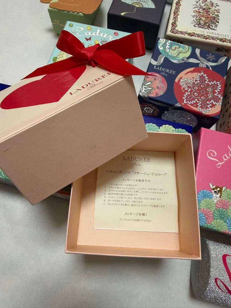 Ladurée マカロン箱 多様なデザイン