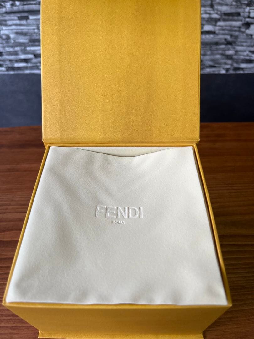 本物 FENDI フェンディ ブレスレット Mサイズ