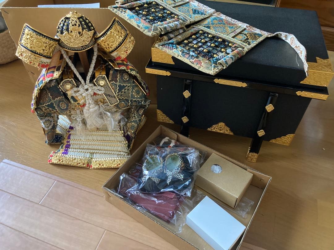 五月人形 伝統的武士衣装 収納箱付き
