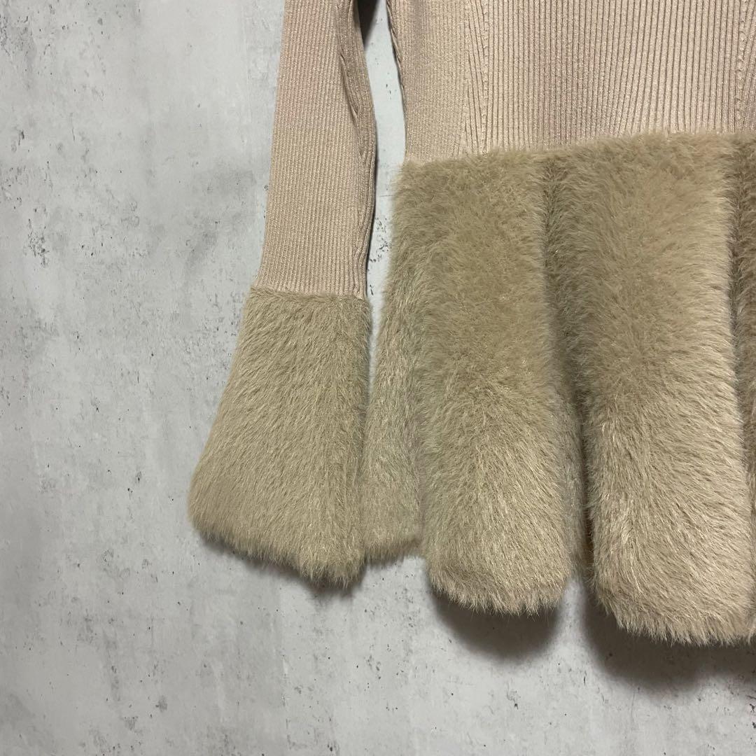 anuans アニュアンス フェザーぺプラムフレアスリーブニット