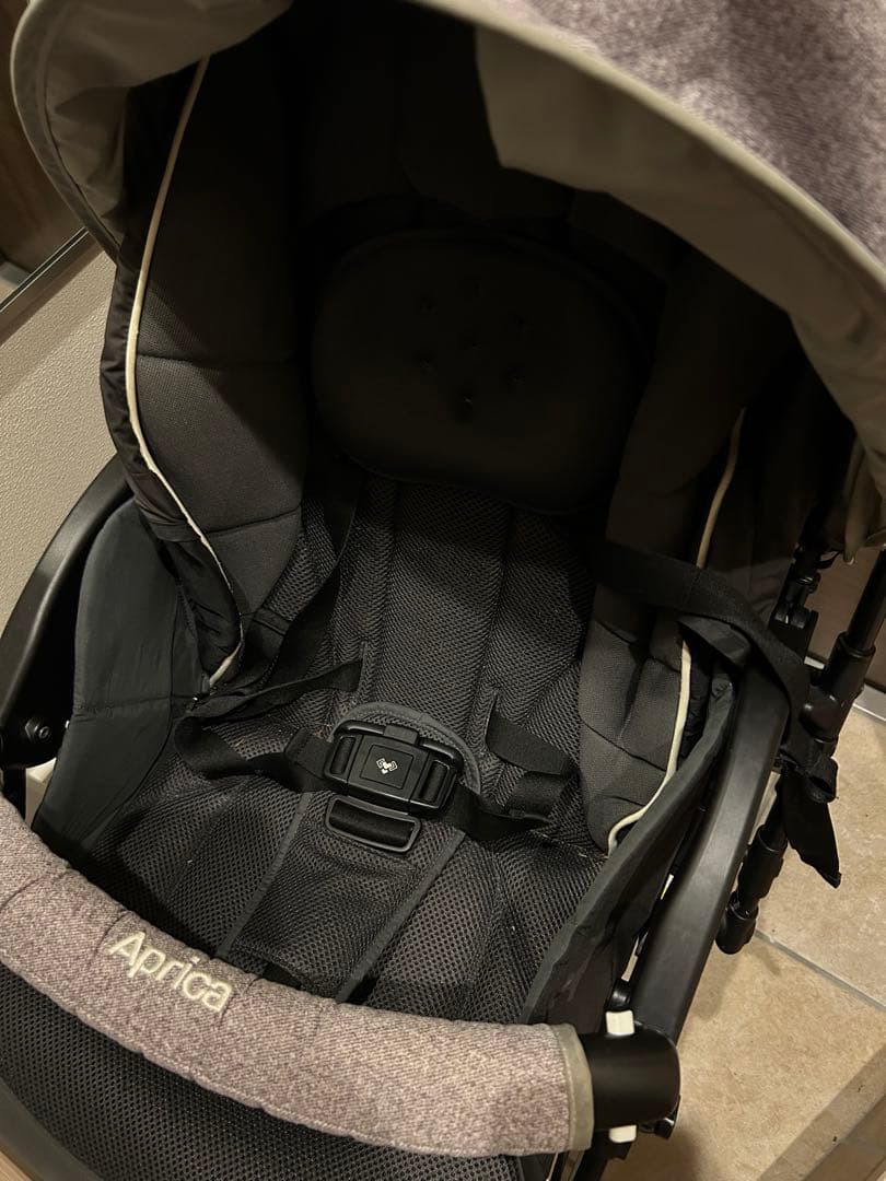 アップリカ ラクーナクッション 軽量 高級 ベビーカー 生後1～36ヶ月