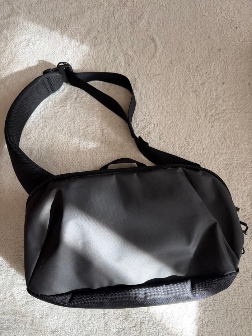 極上美品　AER スリングバッグ　ブラック ！