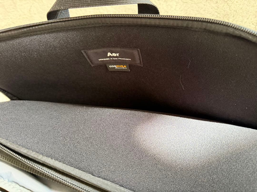 極上美品　AER スリングバッグ　ブラック ！