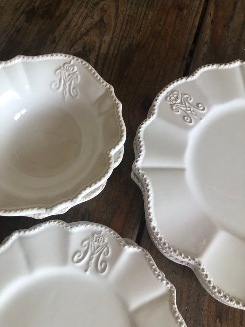 お値下げ　ディスプレイ　お皿2枚（大）お皿2枚（中）ボウル2枚　オシャレ