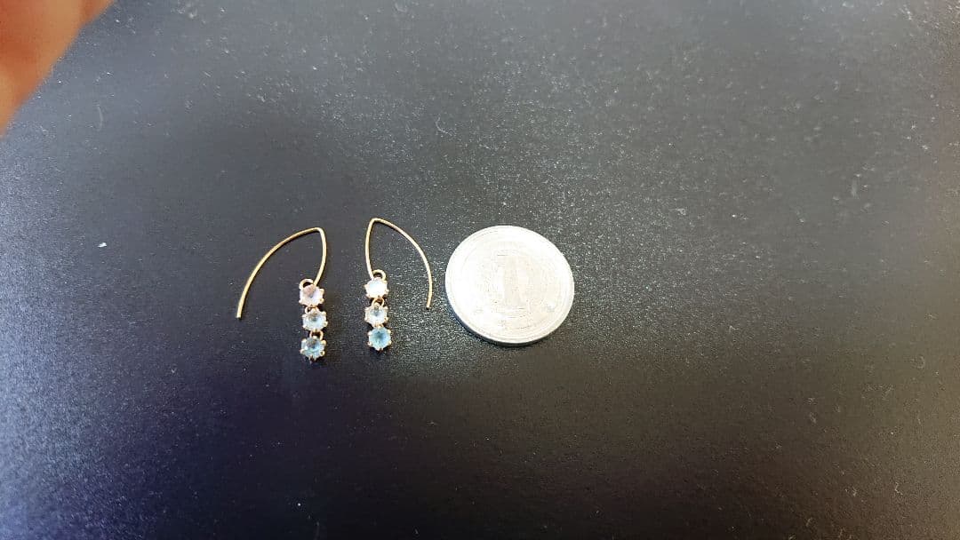 k18刻印ありホワイト、ブルートパーズピアス