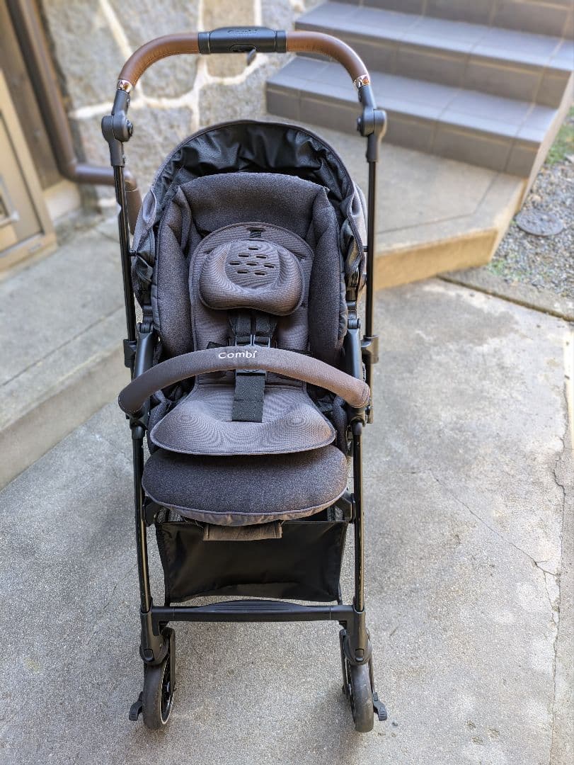Combi 折りたたみ式ベビーカー グレー