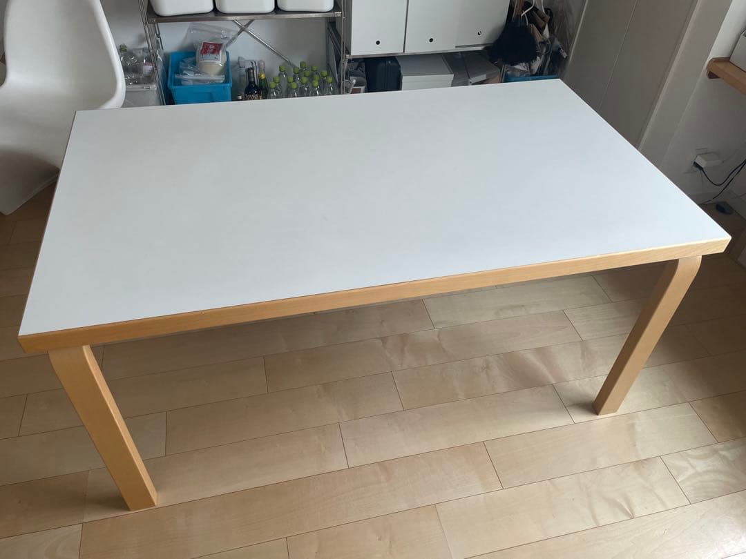 artak ホワイト　ダイニングテーブル　artek TABLE 82A