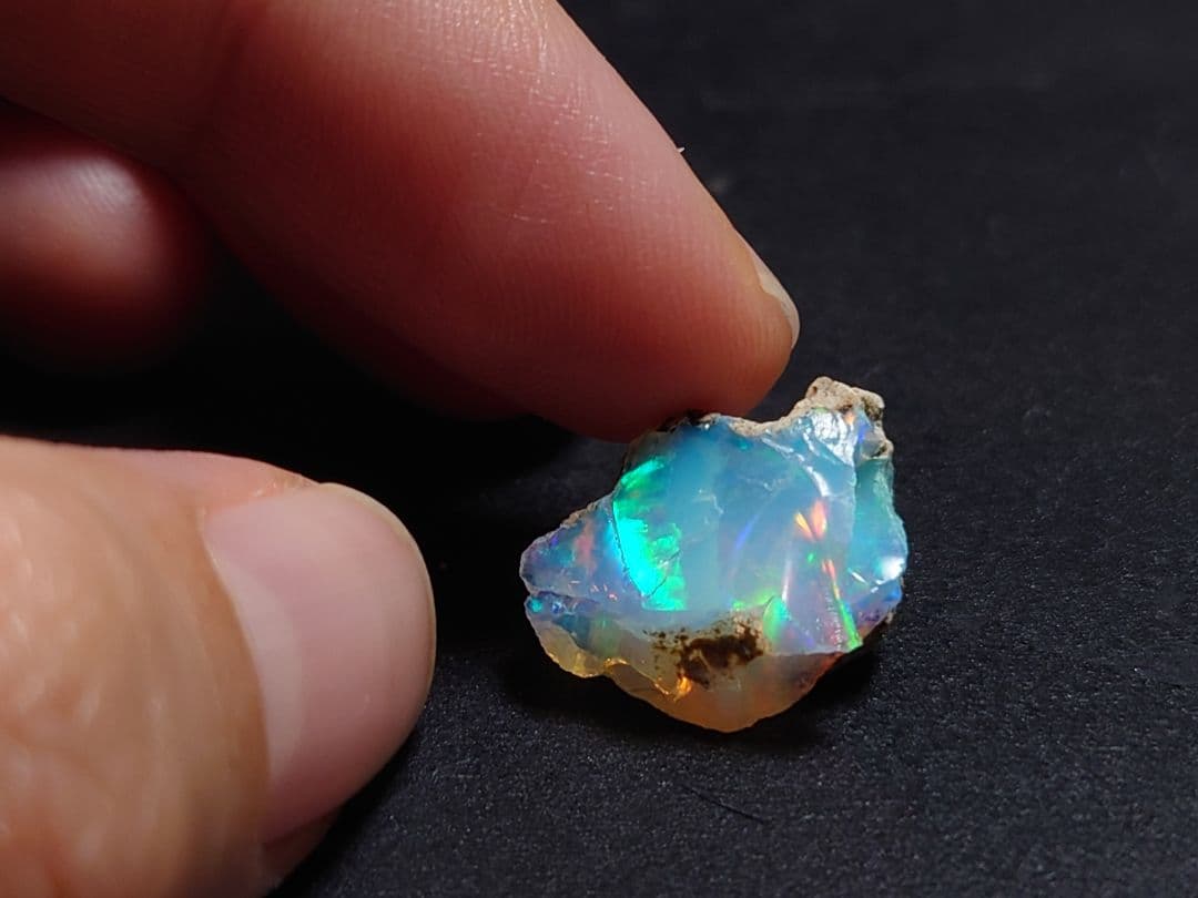 プレシャスオパール 原石 虹　ジュエリー　グレード　エチオピアウェロ産　鉱物標本