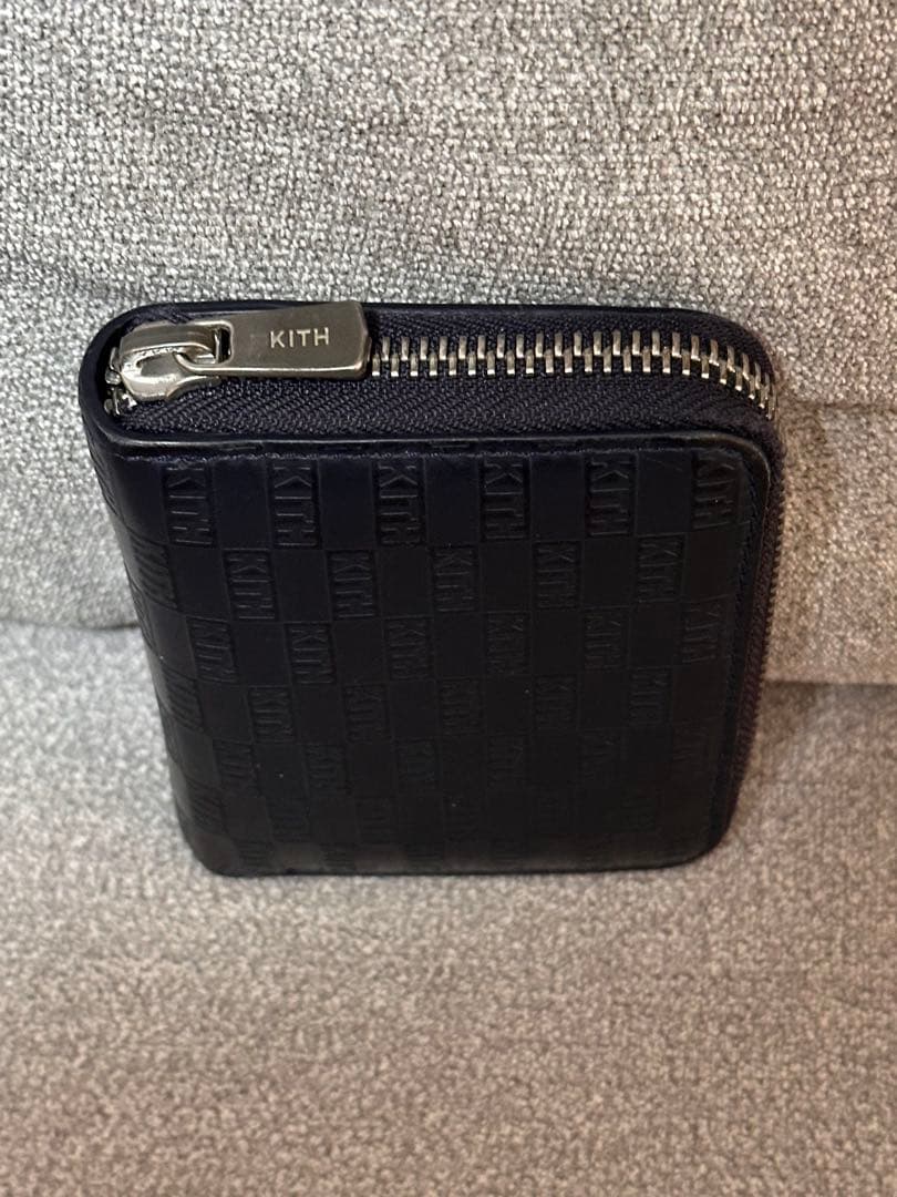 小物 kith zip wallet navy