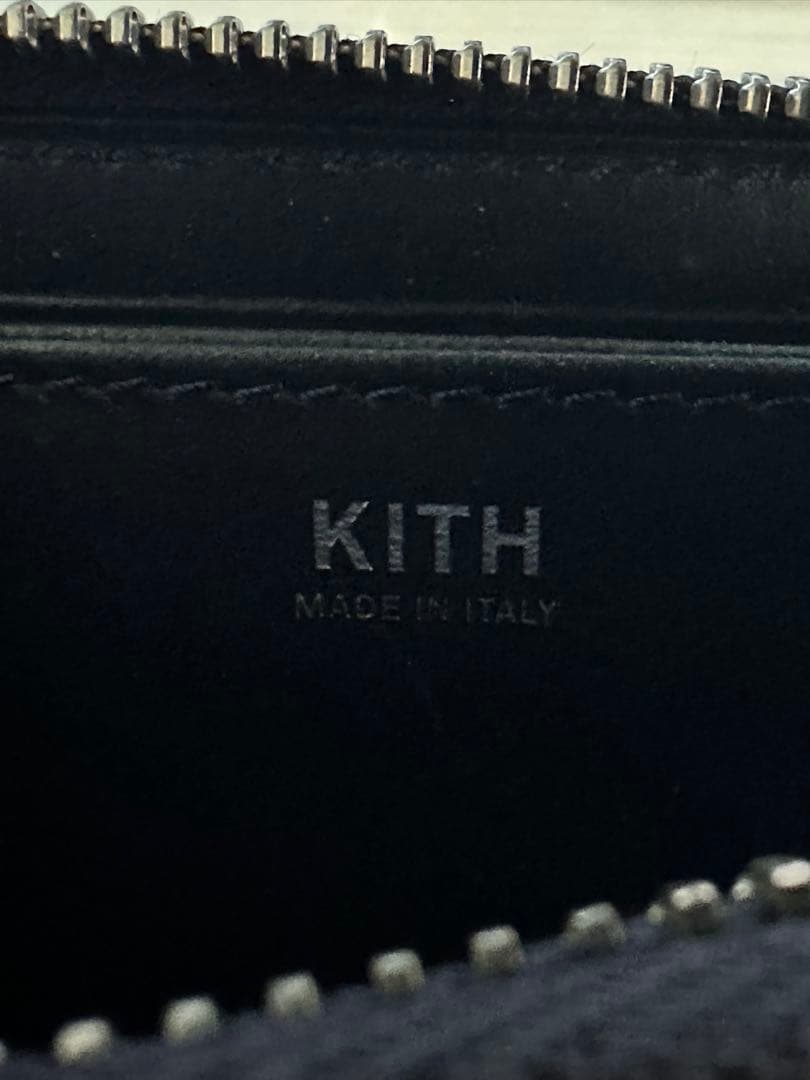 小物 kith zip wallet navy