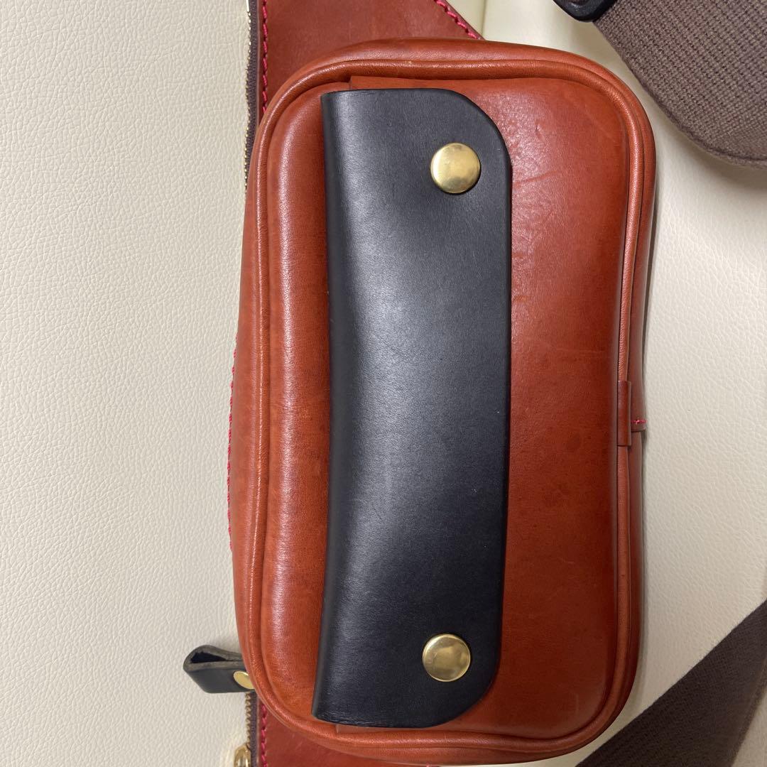 レザー ボディバッグ ブラウン ブラック