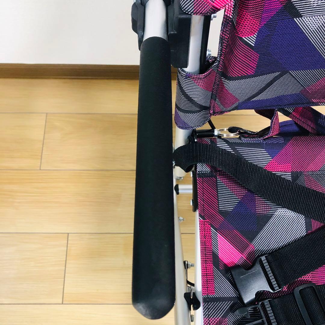 【美品、送料込み】車いす 軽量 コンパクト 介助式 簡易型 カドクラ　タッチ