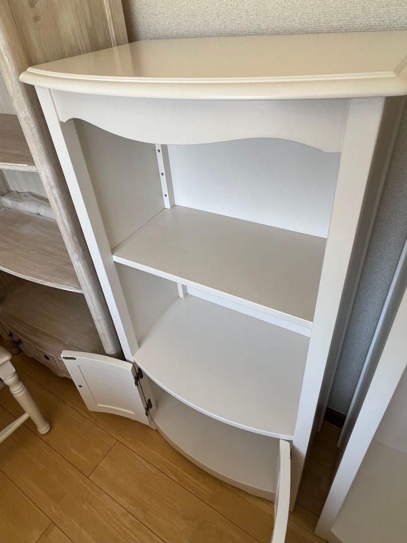 リリーホワイトリリージョンブックシェルフ本棚扉付き