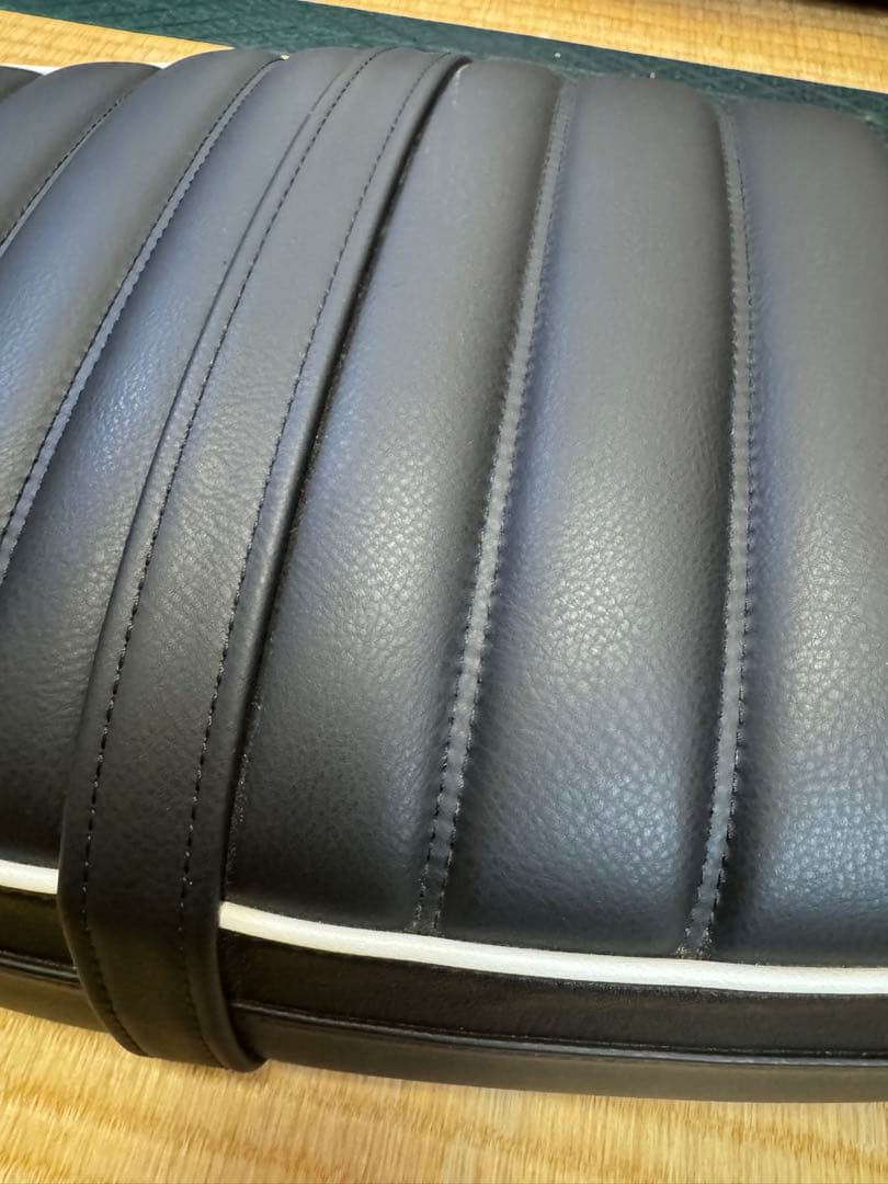 トライアンフボンネビルT120純正オプション　ローツインシート　A2302628