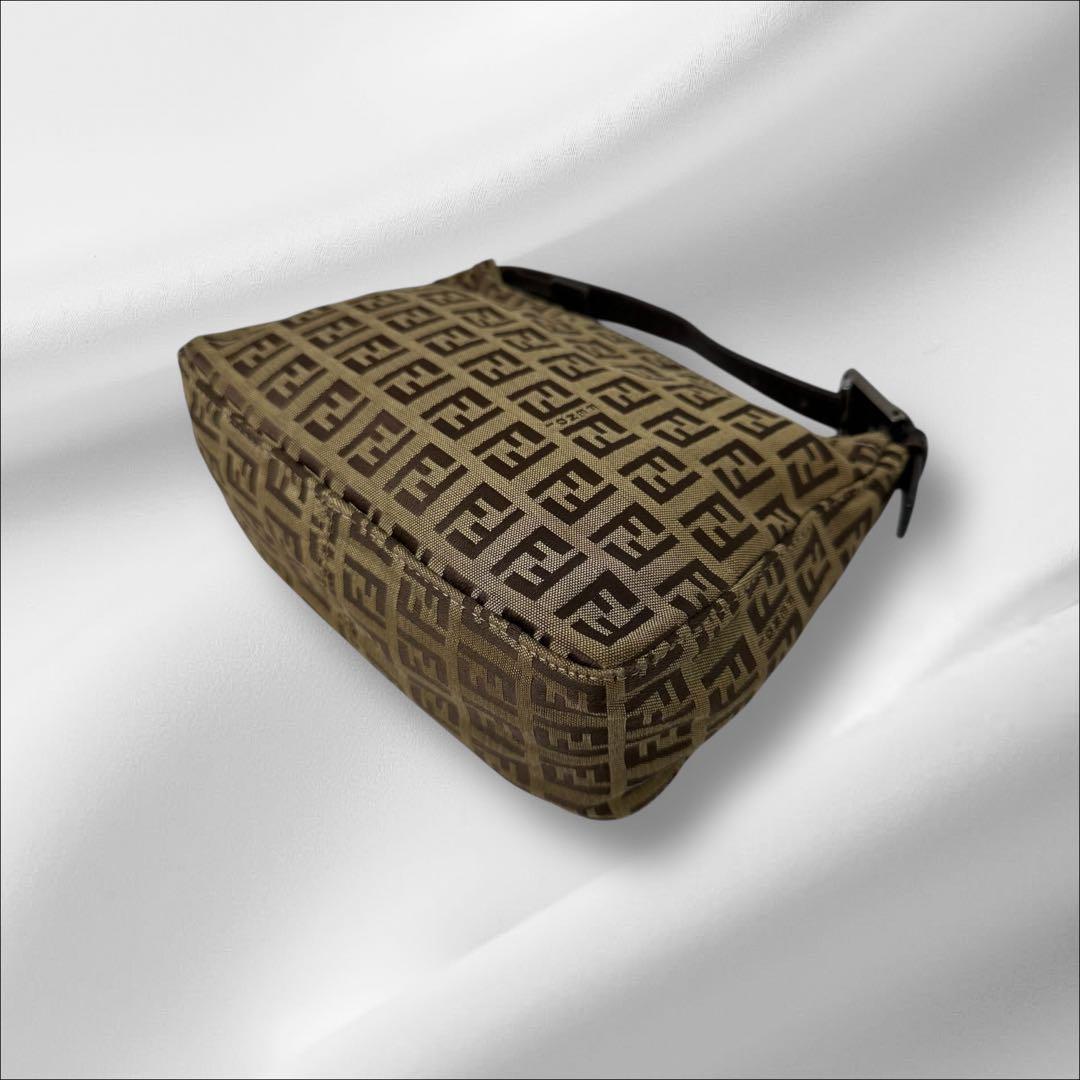 【美品】 FENDI フェンディ ズッキーノ FF ポーチ