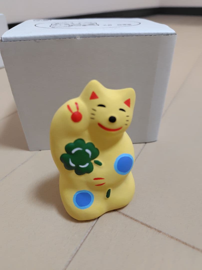 輪葉葉 招き猫 子猫