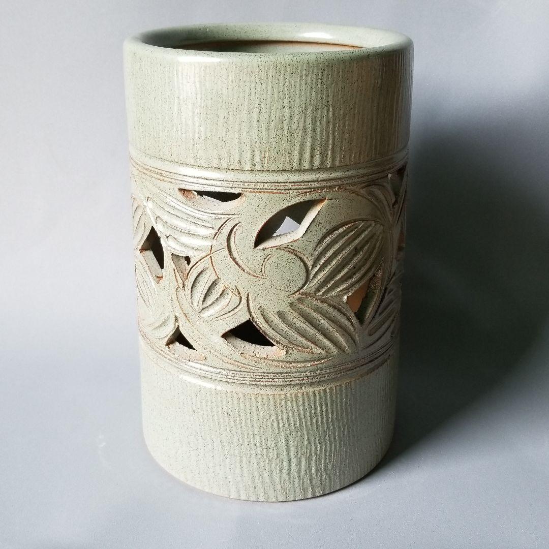 信楽焼傘立て  台形型唐草彫 高さ４０cm